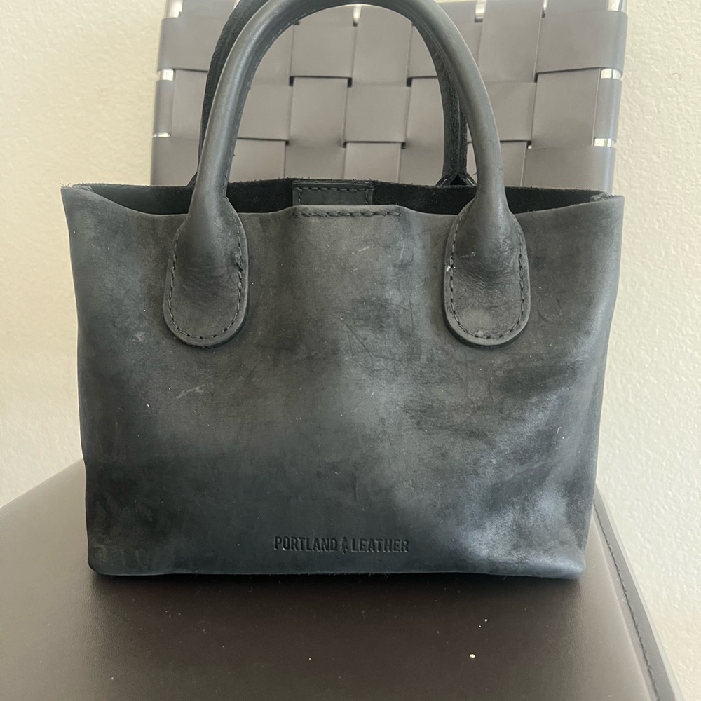 Portland Leather Handbag - Charcoal color